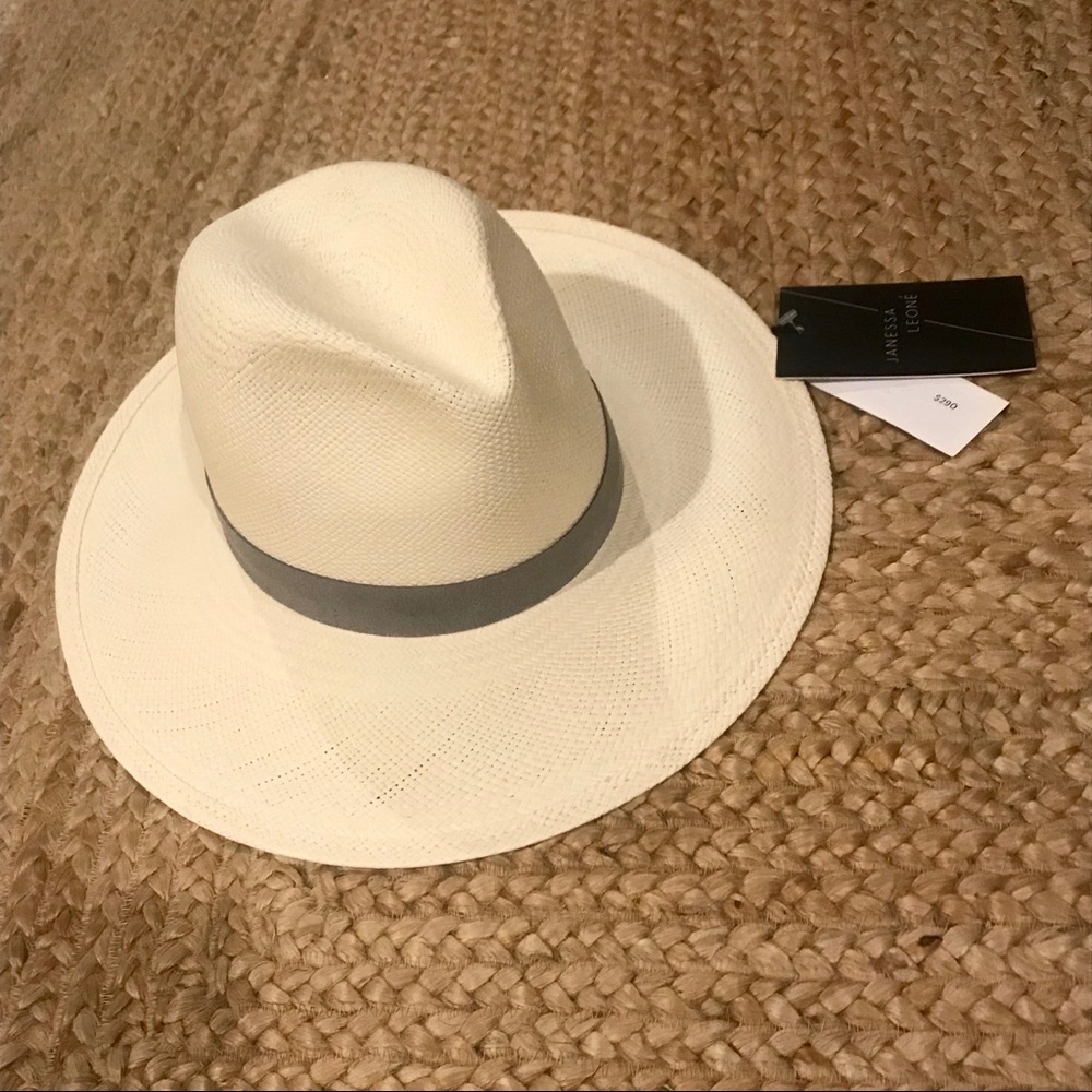 Janessa Leone : Celia hat